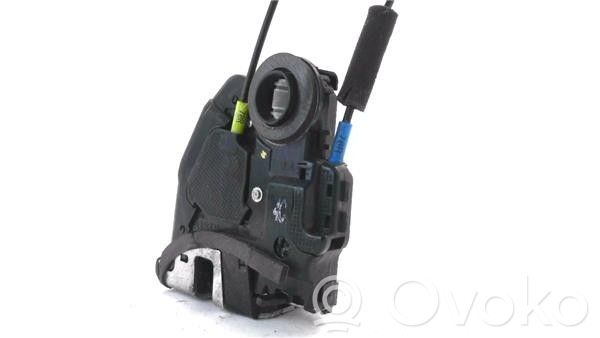 Toyota Avensis T270 Motor der Vordertürverriegelung 