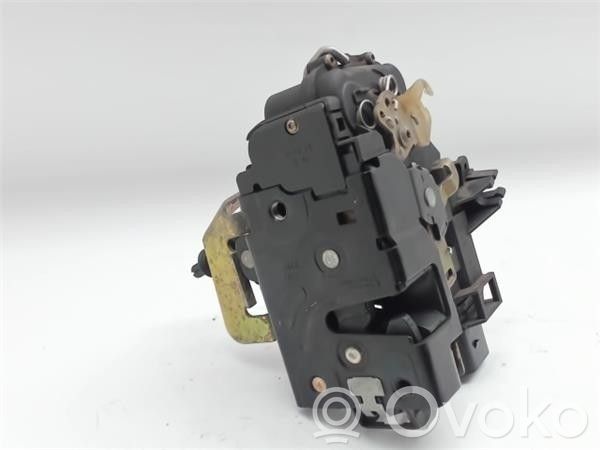 Audi A6 S6 C5 4B Etuoven lukko
