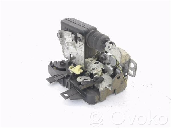 Dacia Sandero Zamek drzwi przednich 