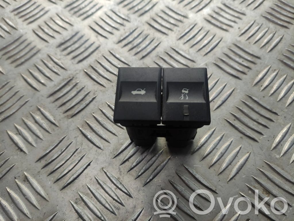 Ford Mondeo Mk III Tailgate opening switch 