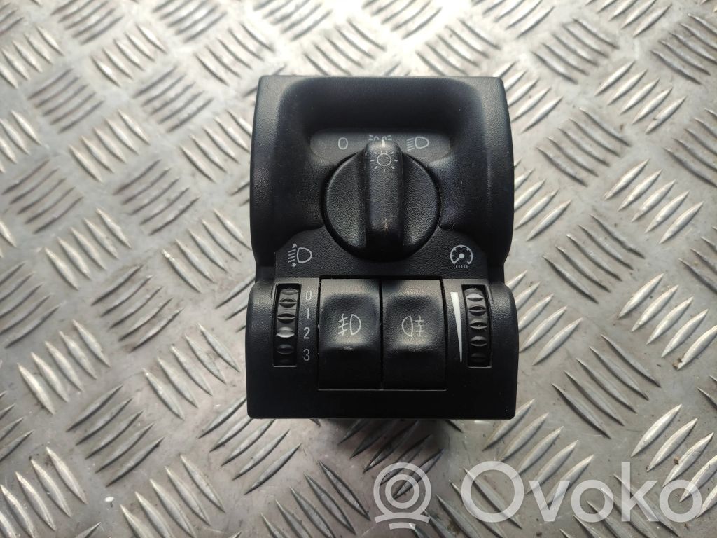 Light switch   90569814,53142807,1801991A