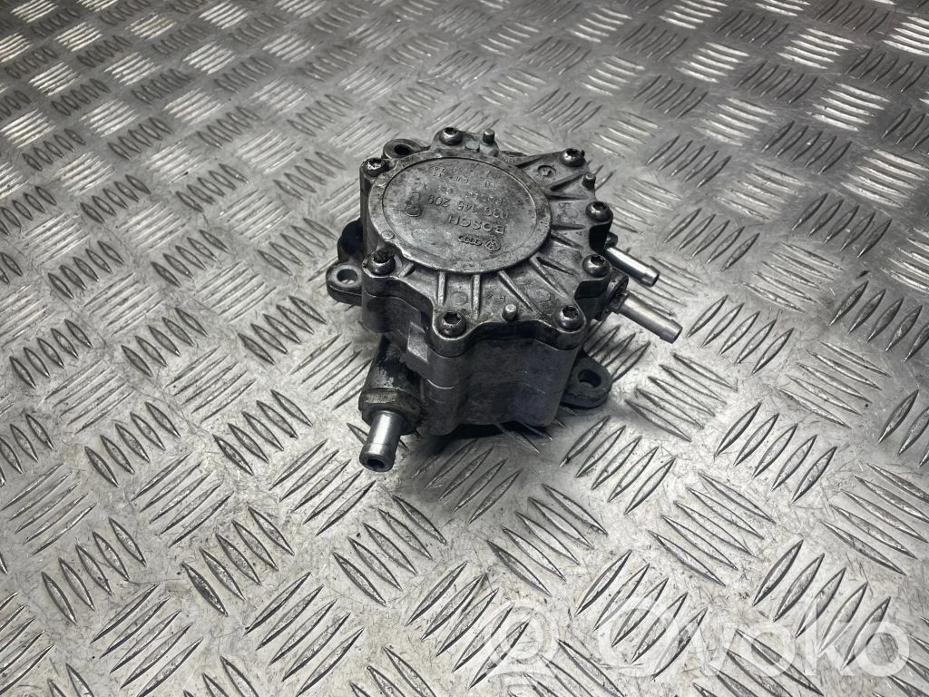 Audi A4 S4 B7 8E 8H Alipainepumppu 