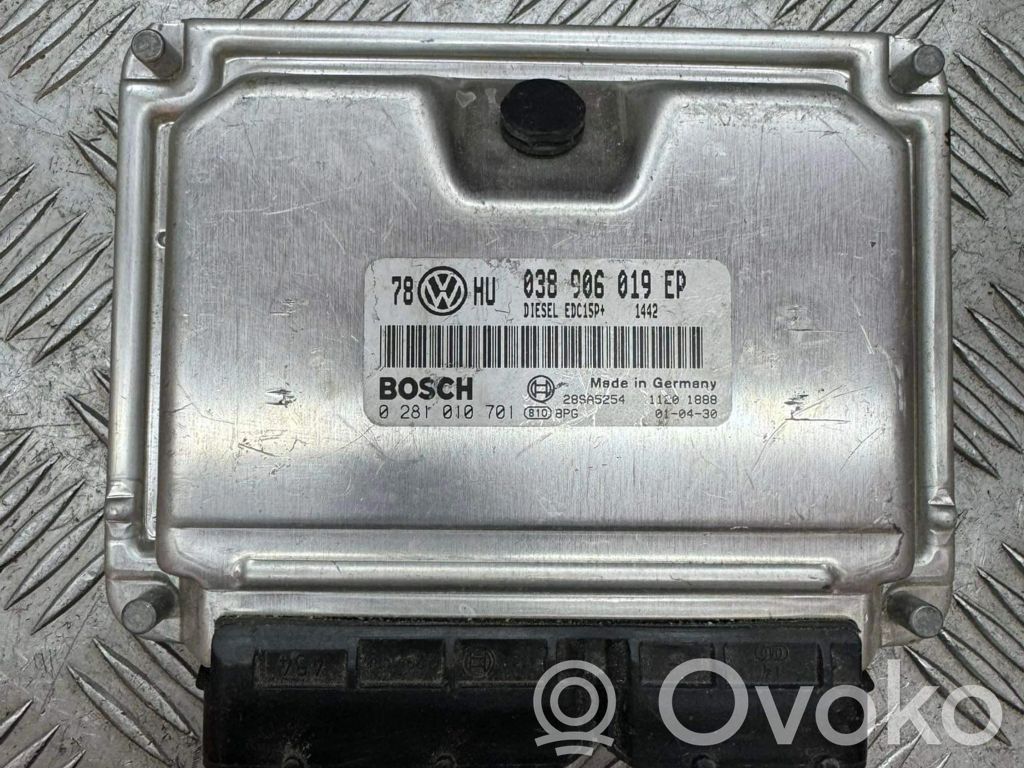 Volkswagen PASSAT B5.5 Engine control unit/module 