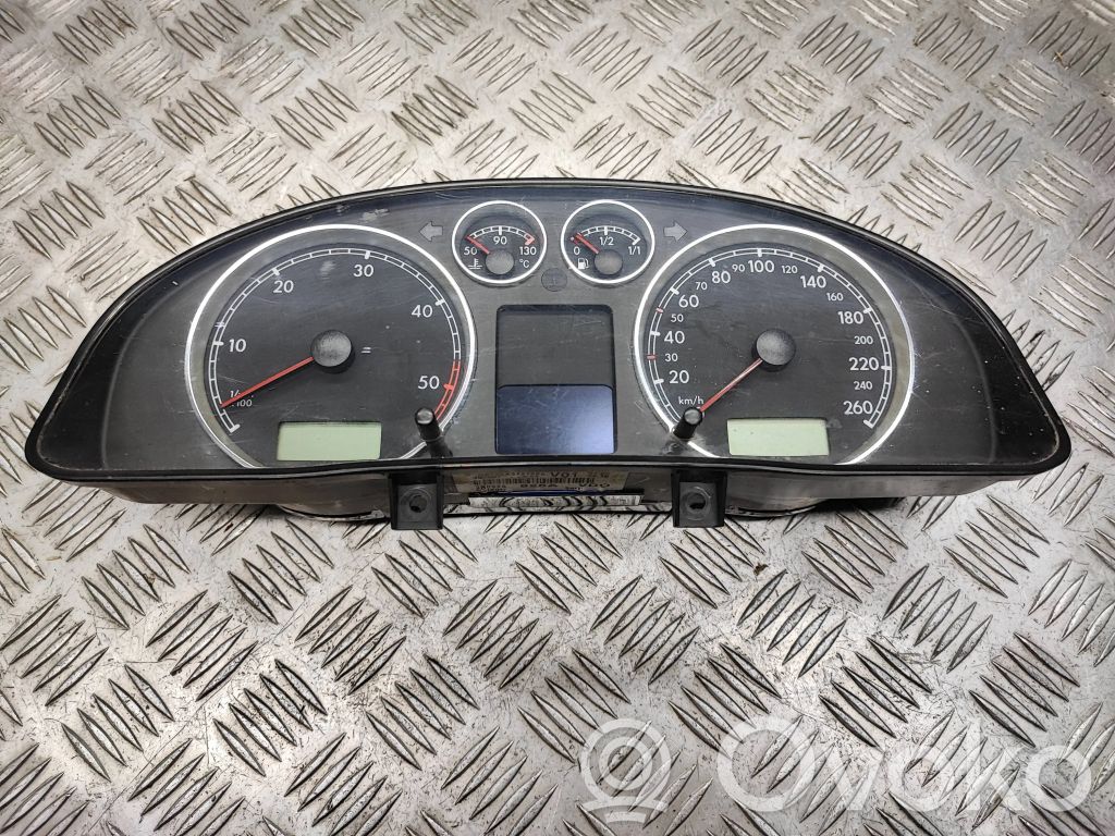 Volkswagen PASSAT B5 Speedometer (instrument cluster) 