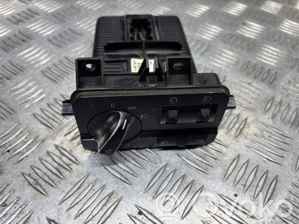 Light switch   61316907947,086480061,0110992