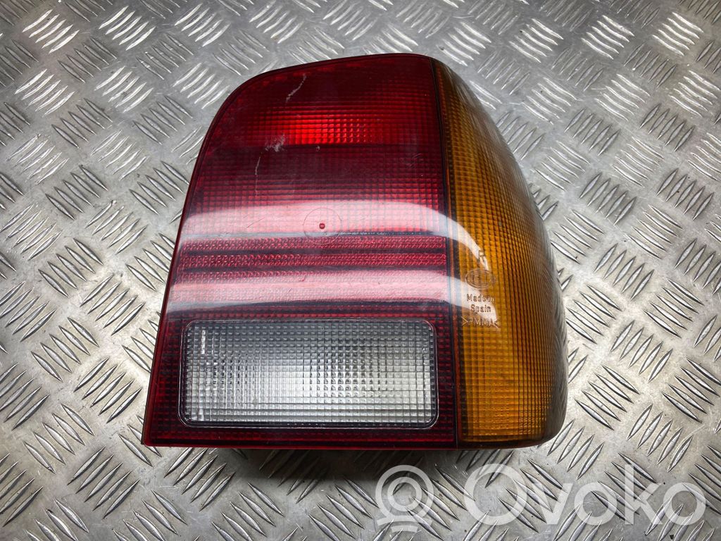 Volkswagen Polo III 6N 6N2 6NF Aizmugurējais lukturis virsbūvē 