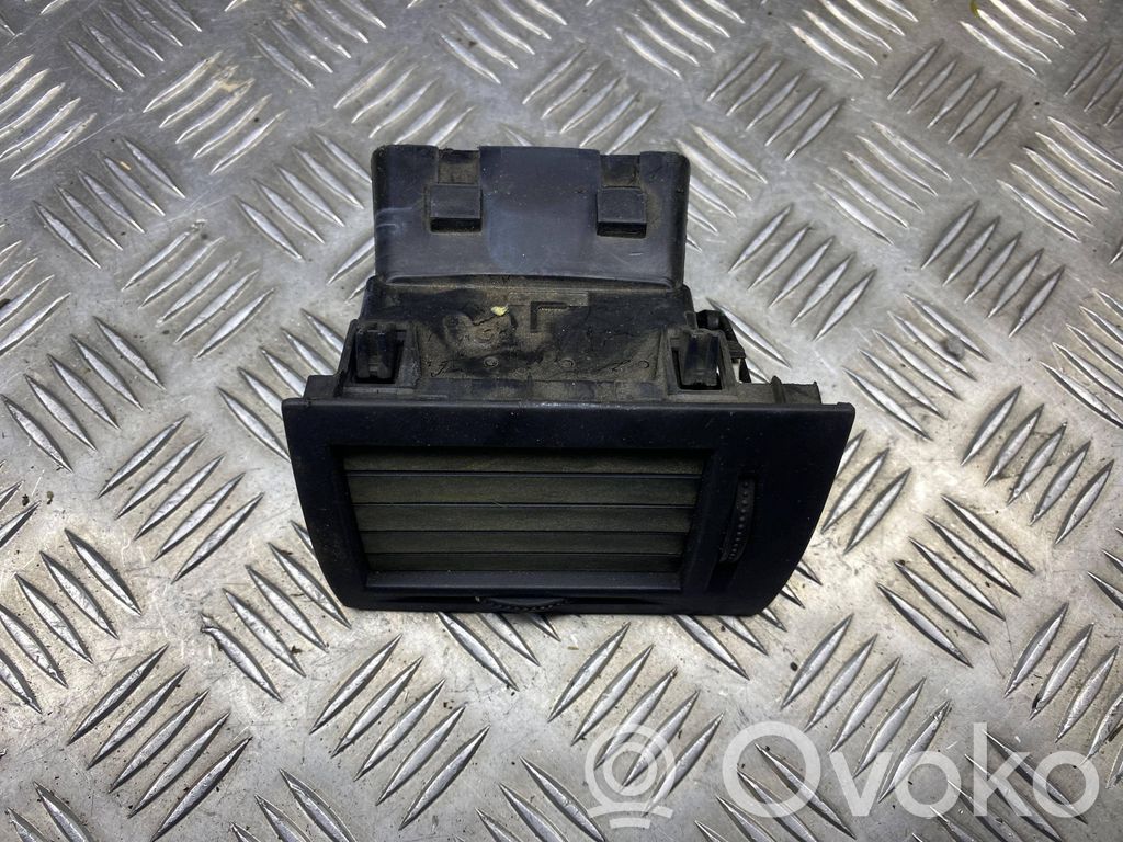 Opel Meriva A Dysze / Kratki środkowego nawiewu deski rozdzielczej 