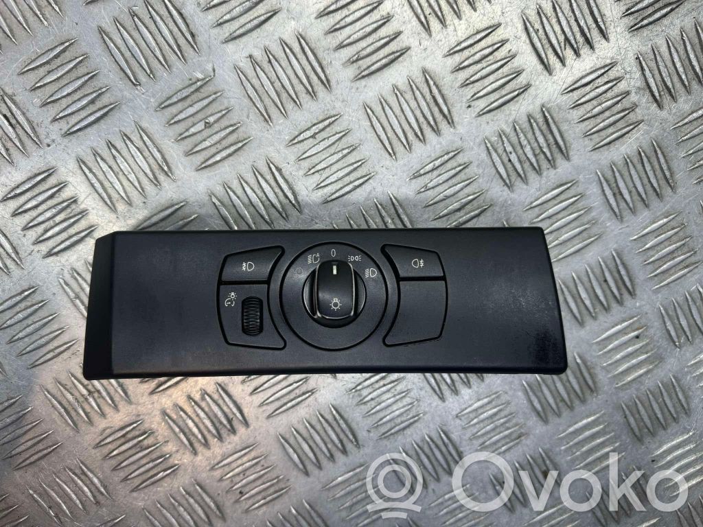 Light switch   33290401,92528,00040277982001