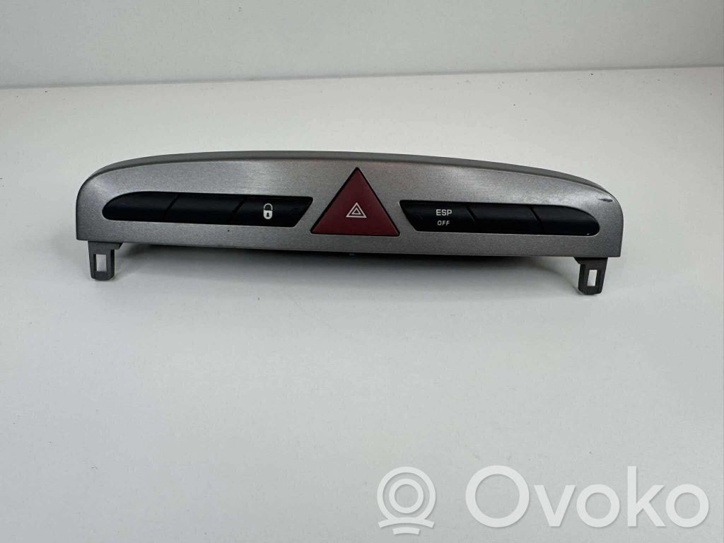 Peugeot 308 Hazard light switch 