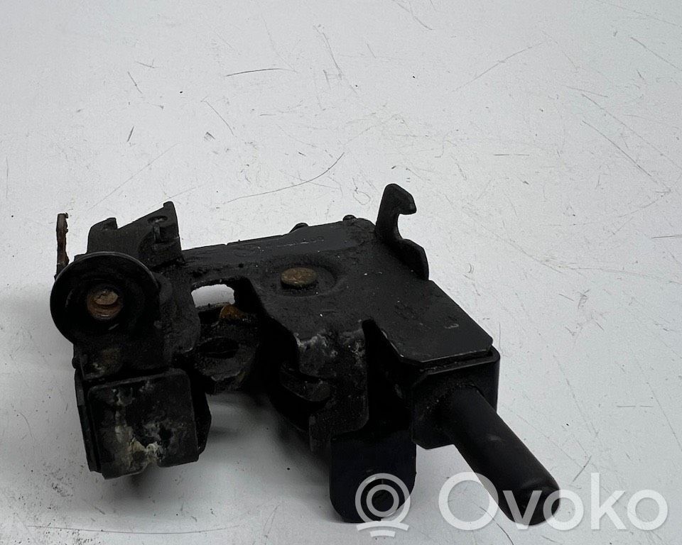 BMW 7 E65 E66 Spyna variklio dangčio 