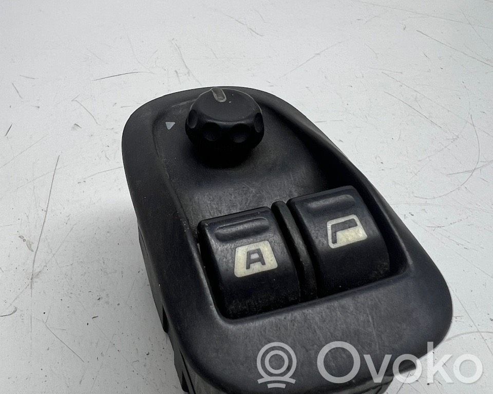 Peugeot 306 Electric window control switch 