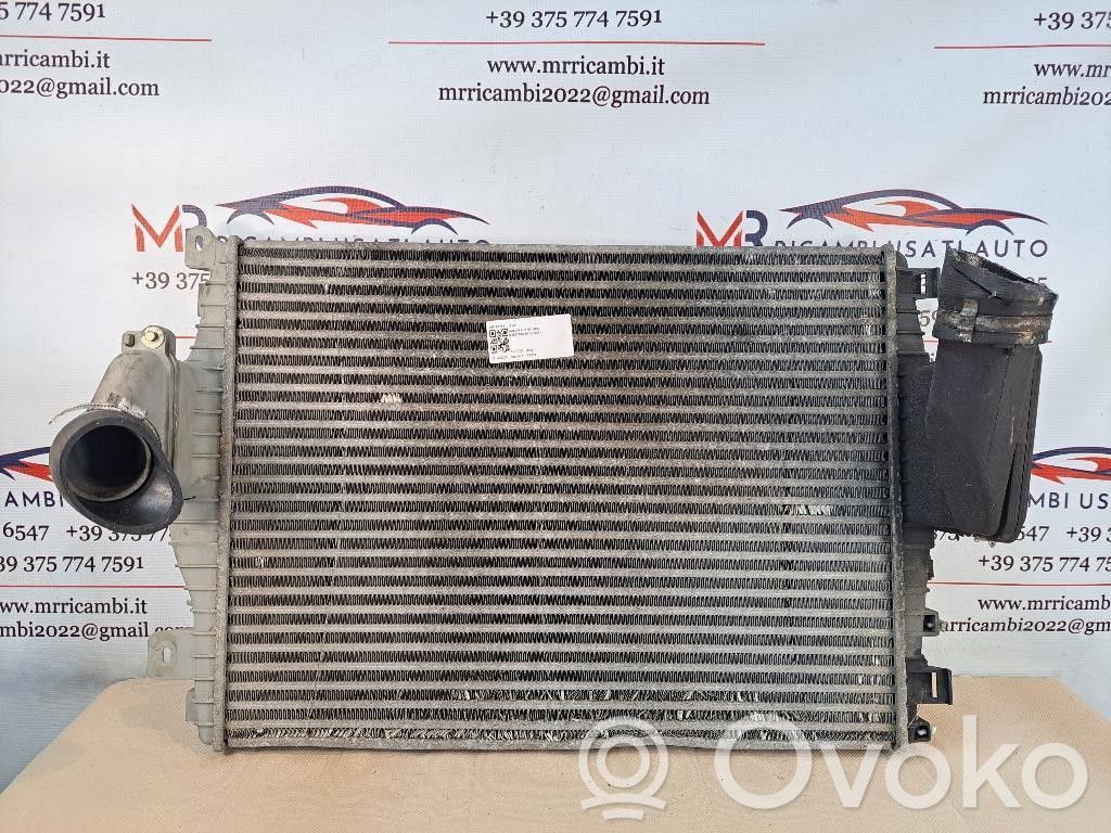 Jaguar S-Type Starpdzesētāja radiators 