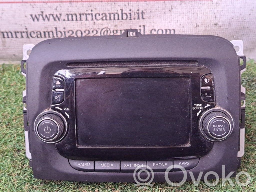 Fiat 500L Panel / Radioodtwarzacz CD/DVD/GPS 