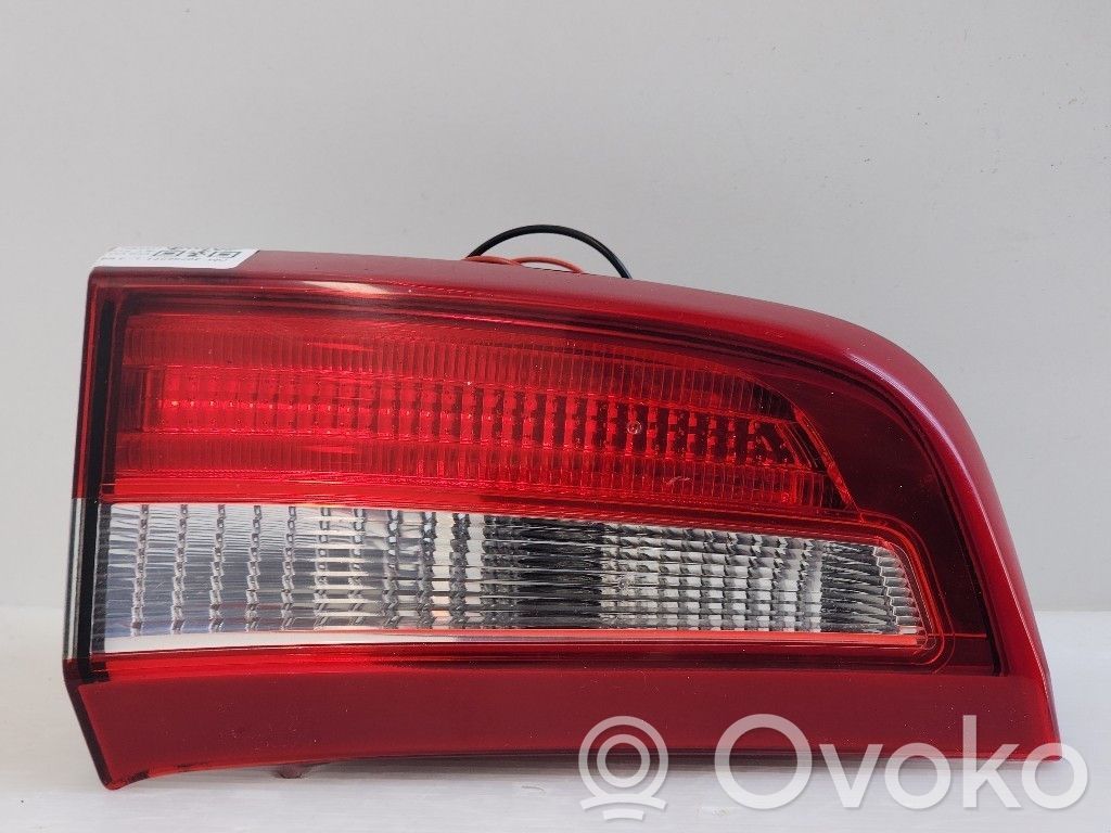 Volvo S60 Задний фонарь в крышке 