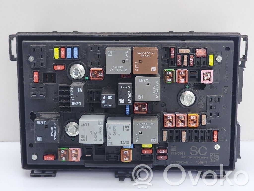 Opel Astra J Módulo de fusible 