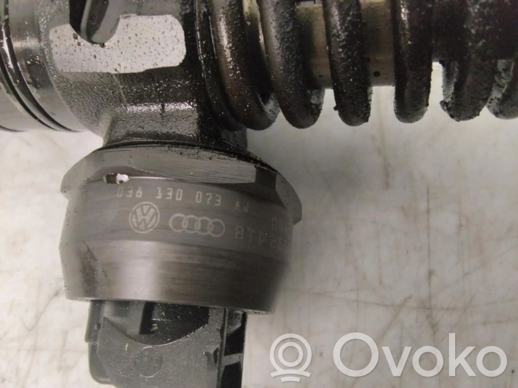 Volkswagen Golf V Injector combustibil 