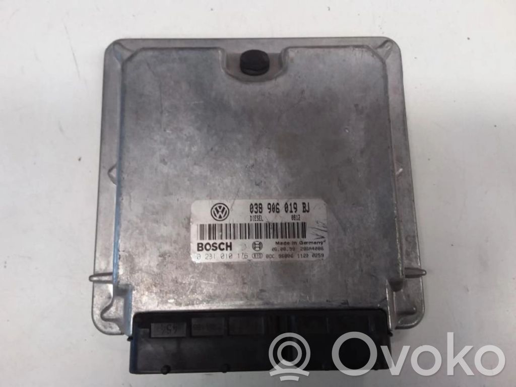 Volkswagen PASSAT Unitate control motor/modul ECU 