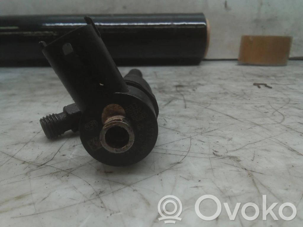 Injector combustibil   0445110327