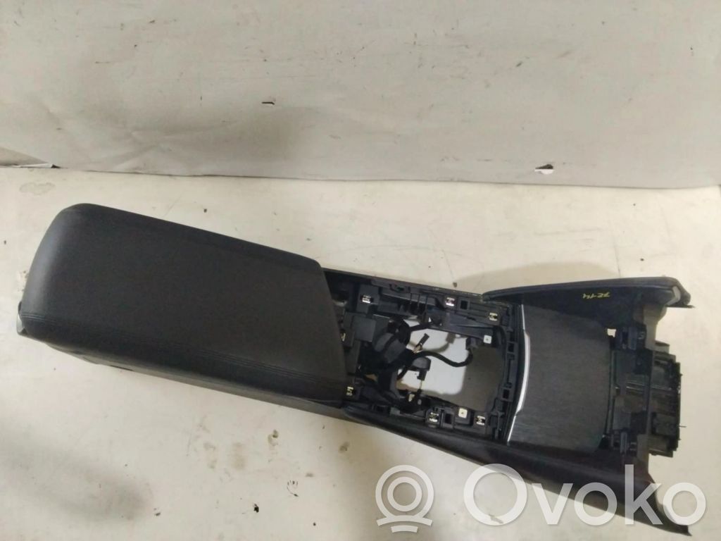 Alfa Romeo Giulia Apoyabrazos del asiento trasero 