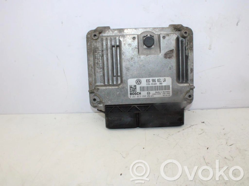Volkswagen PASSAT Unitate control motor/modul ECU 