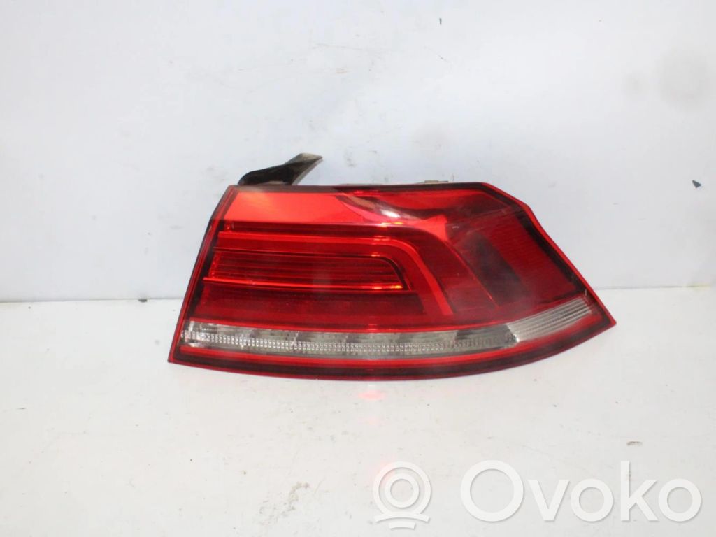 Volkswagen PASSAT Lampă spate în caroserie 