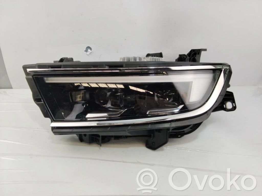 Opel Astra J Lampa przednia 
