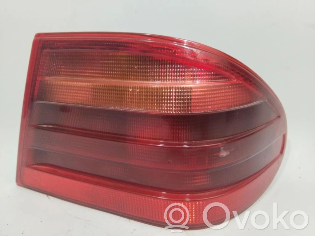 Mercedes-Benz E W210 Luci posteriori