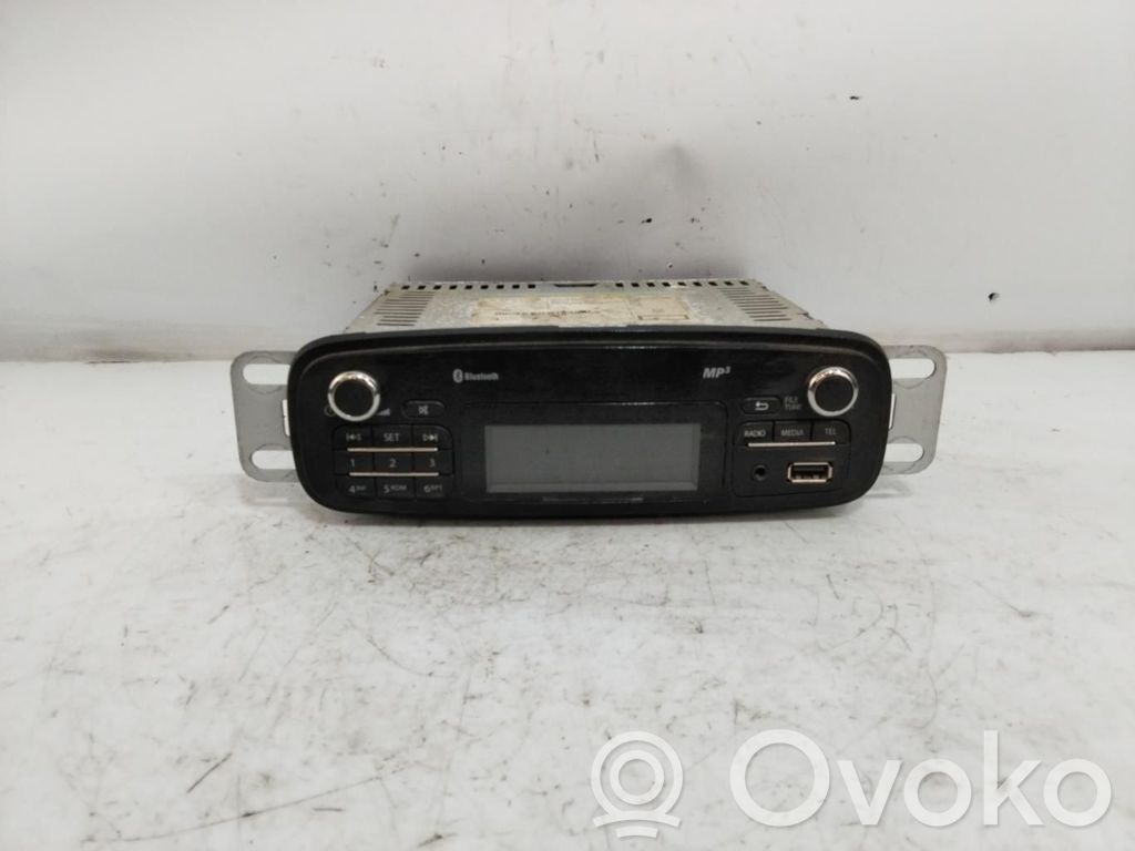 Renault Clio III Panel / Radioodtwarzacz CD/DVD/GPS 