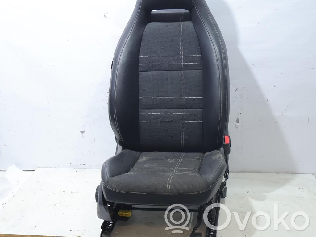 Mercedes-Benz A W176 Fotel przedni pasażera