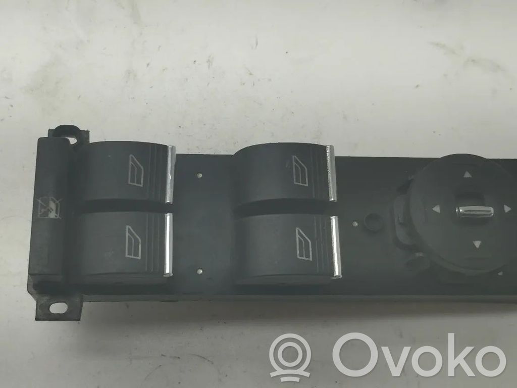 Ford C-MAX I Electric window control switch 