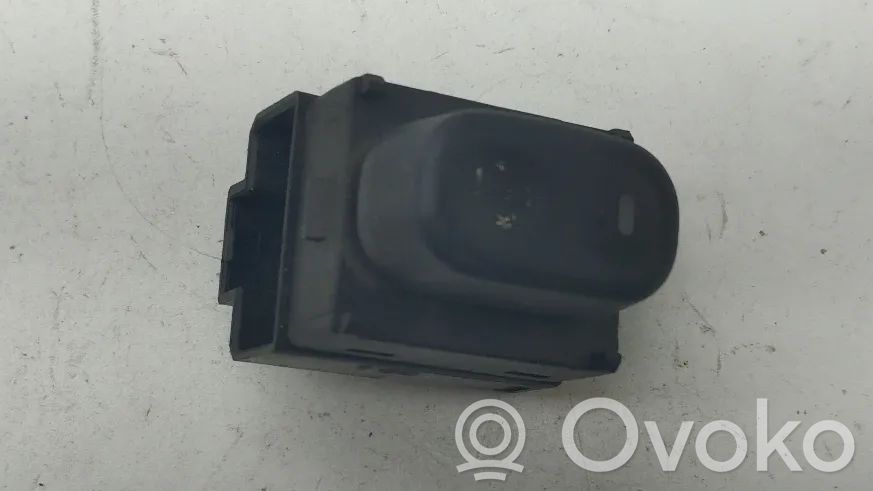 Nissan Terrano Electric window control switch 
