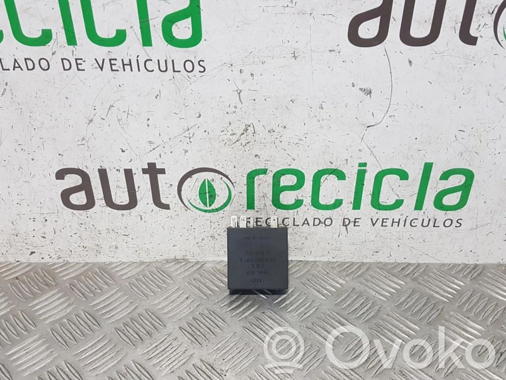 Audi A4 S4 B5 8D Muu rele 