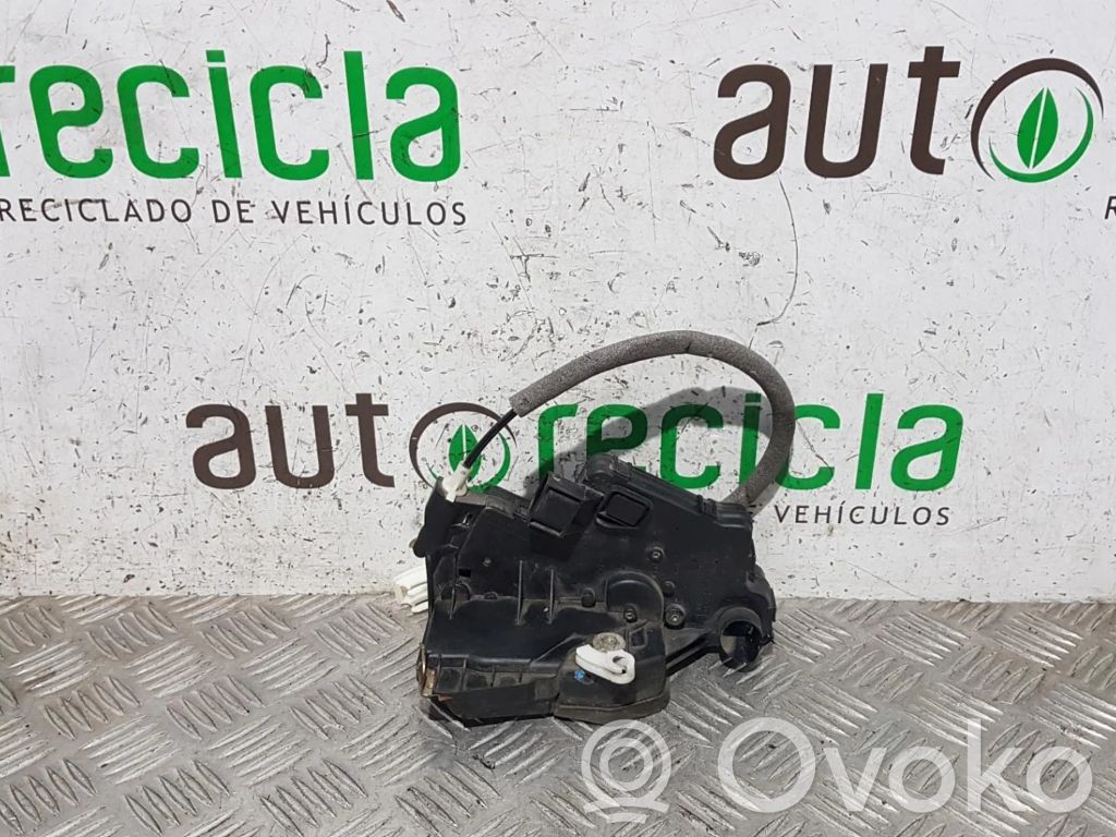 Cerradura de puerta delantera