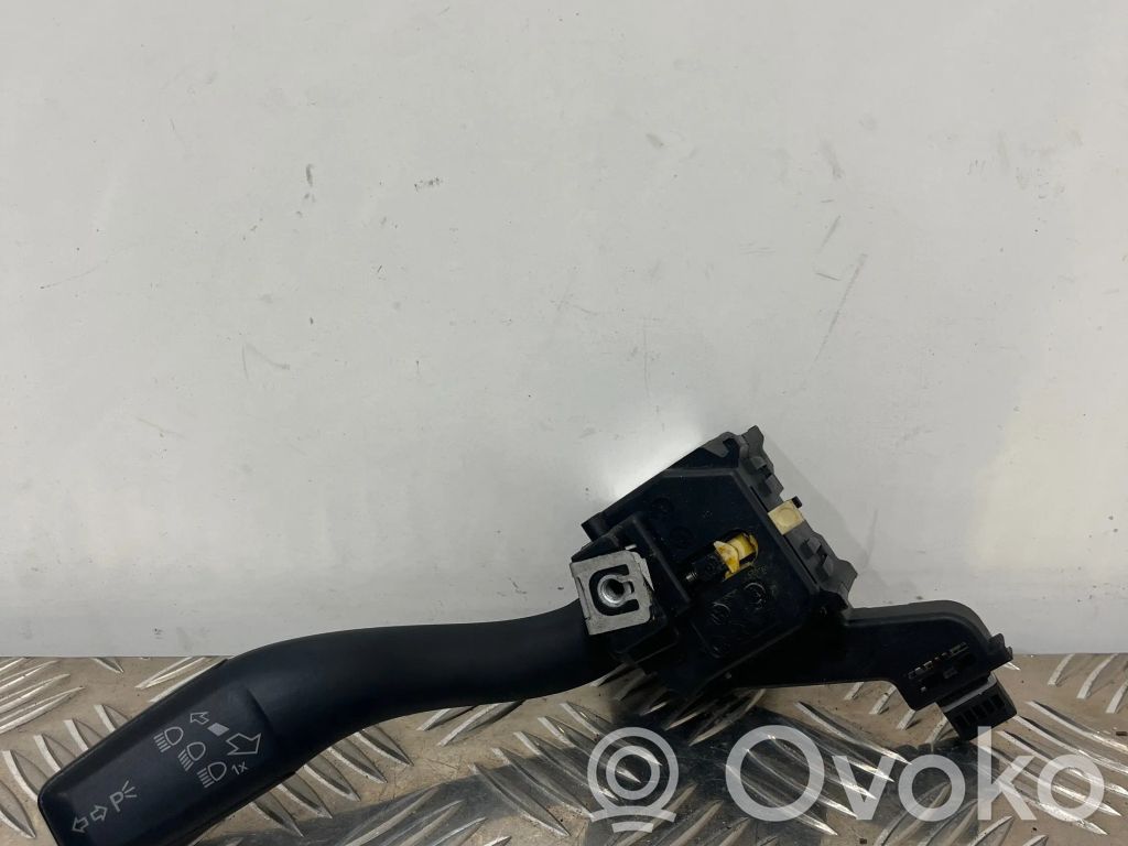 Audi A3 S3 8P Indicator stalk 