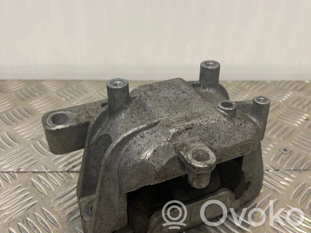 Engine mount bracket   1K0199262CB