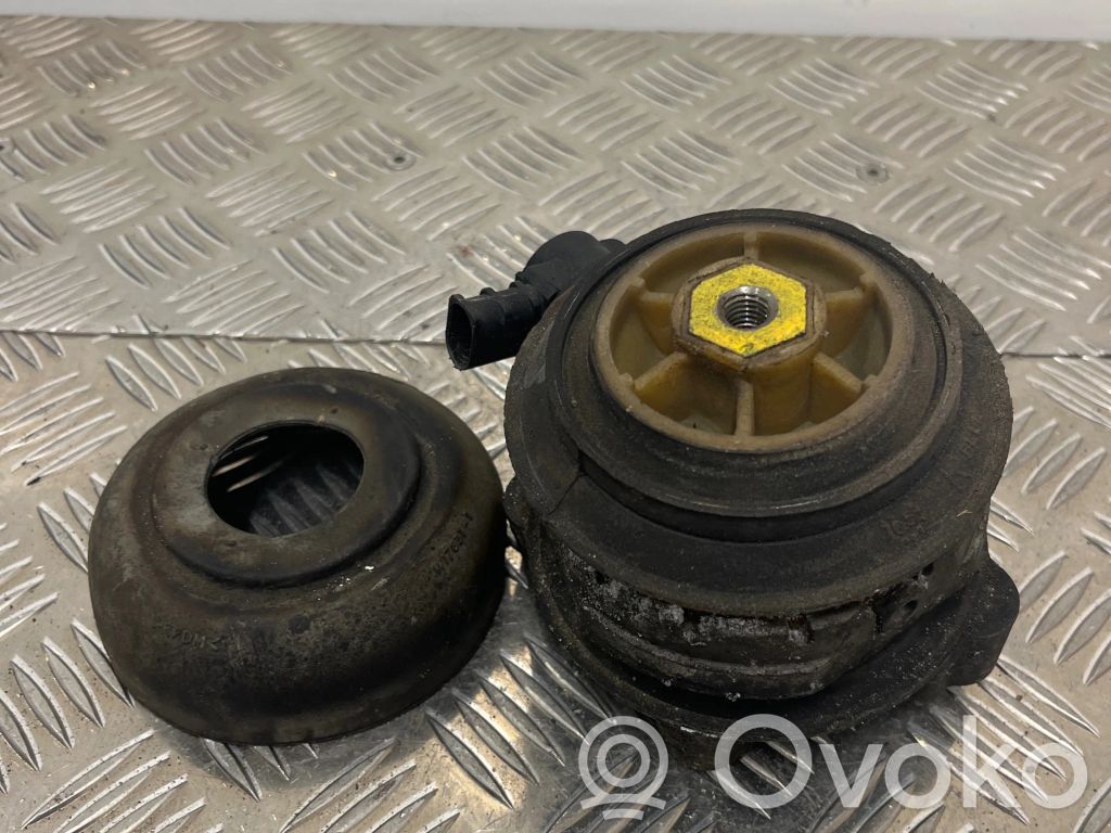 Audi A8 S8 D3 4E Engine mount bracket 