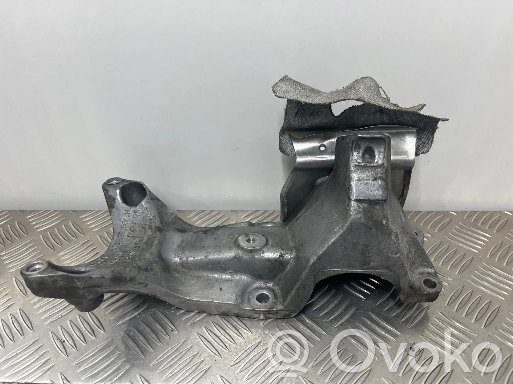 Audi A6 C7 Engine mounting bracket 