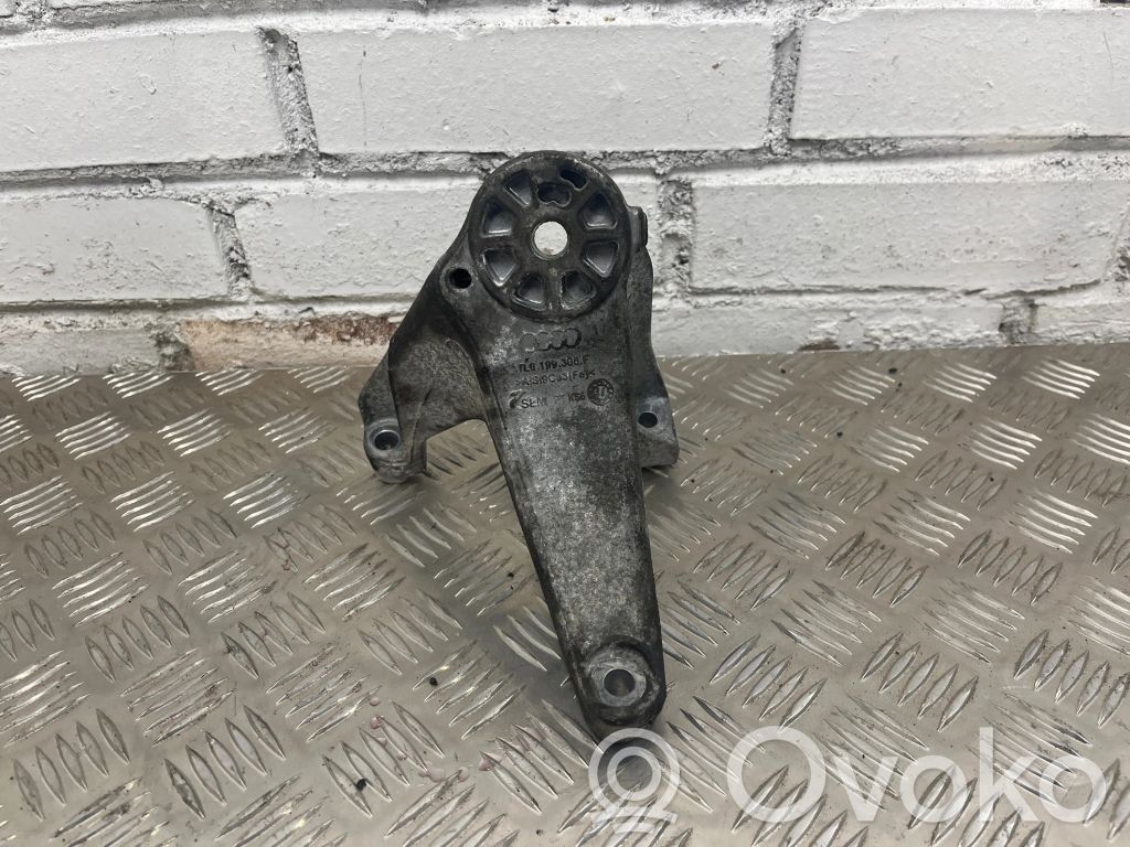 Audi Q7 4L Engine mounting bracket 