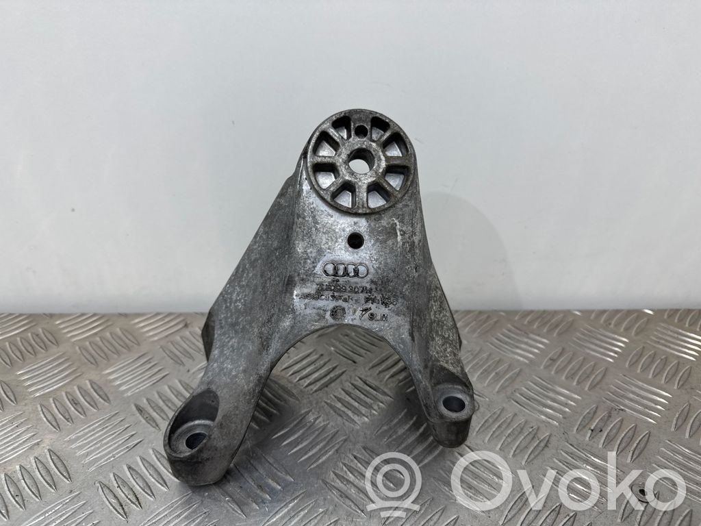 Audi Q7 4L Engine mounting bracket 