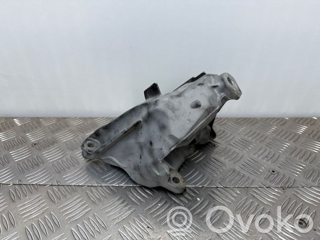 Audi Q7 4M Engine mounting bracket 