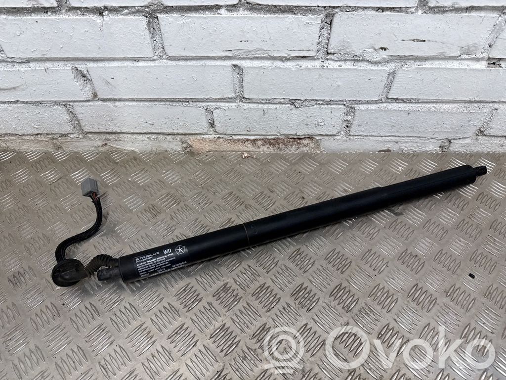 Dodge Durango III Aizmugurējā pārsega pievilcējs 