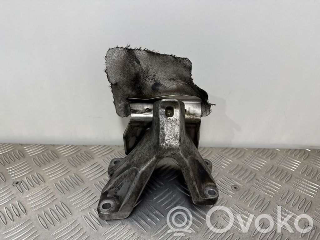 Audi Q5 SQ5 8R Engine mounting bracket 