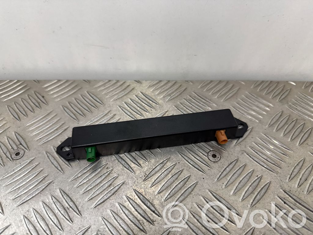 Chrysler Pacifica Antenna control unit 