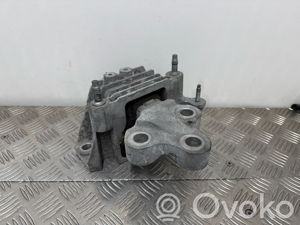 Engine mount bracket   P68224742AD,D068912217