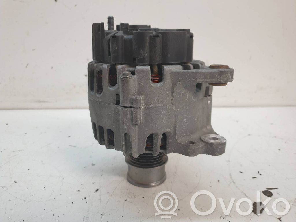 Alternador   04E903015