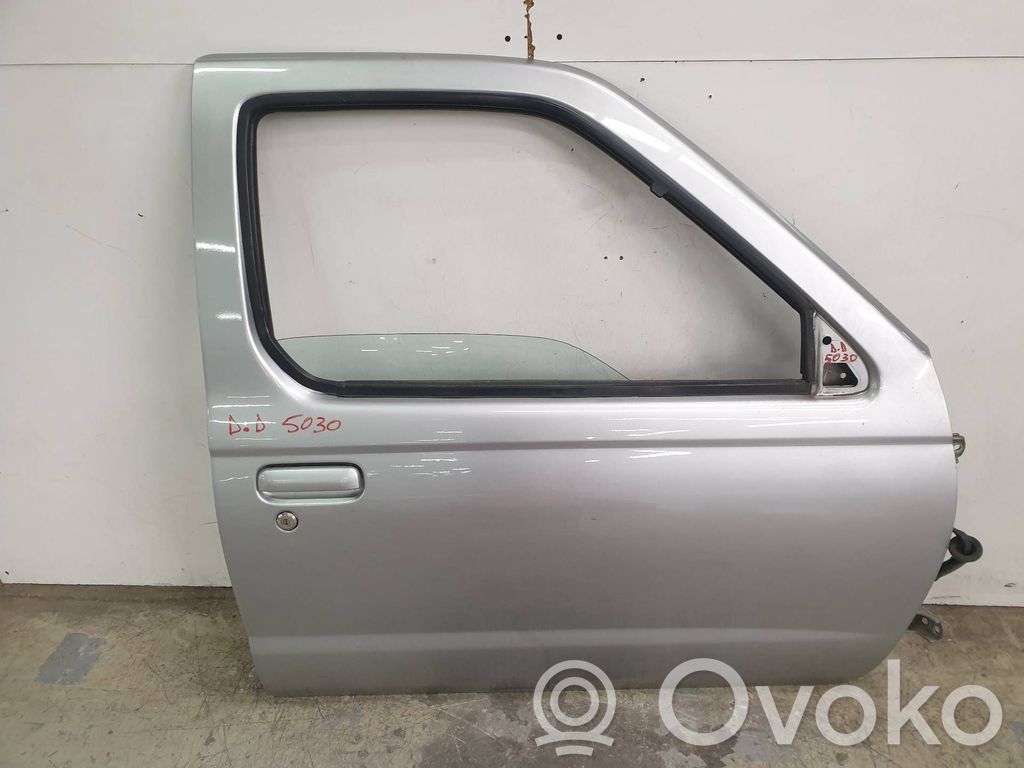 Nissan PickUp Portiera anteriore 