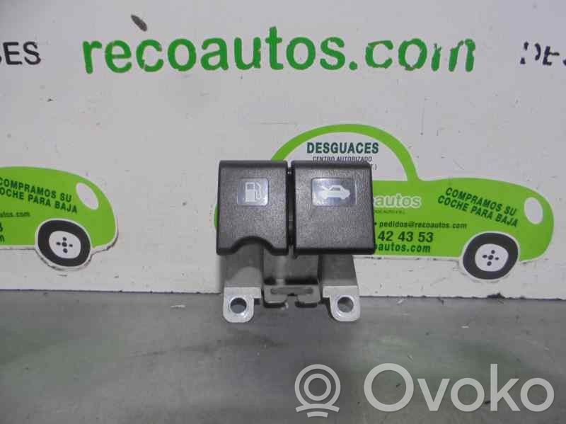 Nissan NV200 Kiinnityskoukku/-silmukka 