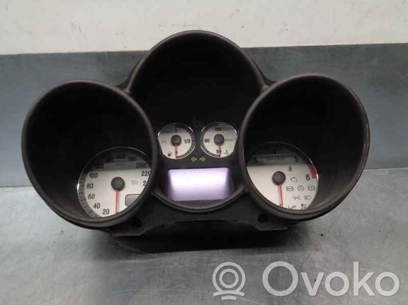 Alfa Romeo GTV Geschwindigkeitsmesser Cockpit 