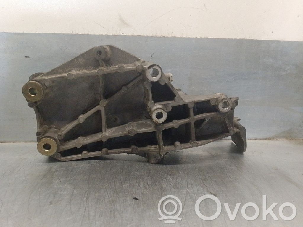 Alfa Romeo 159 Generatoriaus kronšteinas