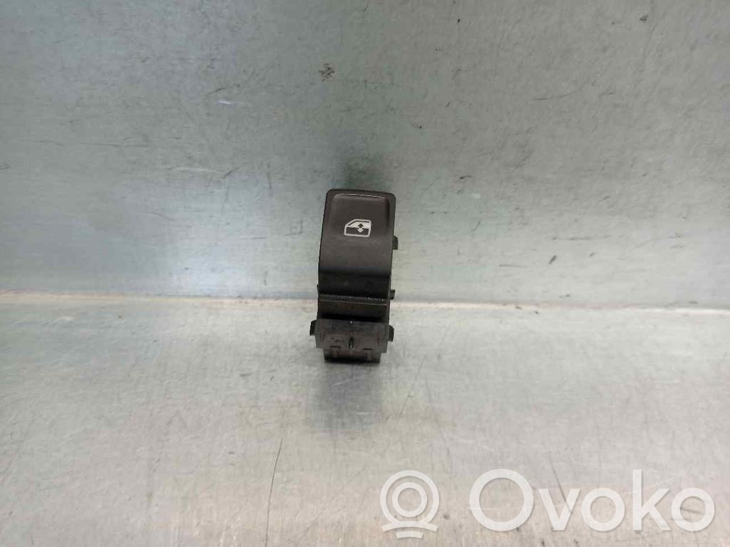 Skoda Fabia Mk3 (NJ) Przyciski szyb